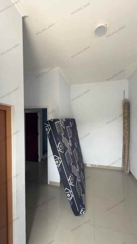 dijual rumah karang tengah