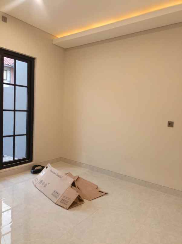 dijual rumah kav dki meruya utara jakbar