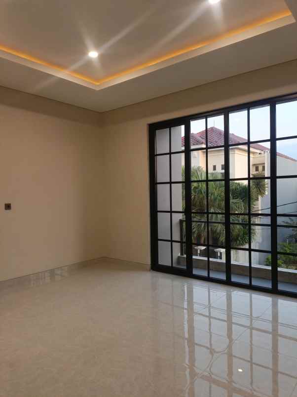 dijual rumah kav dki meruya utara jakbar