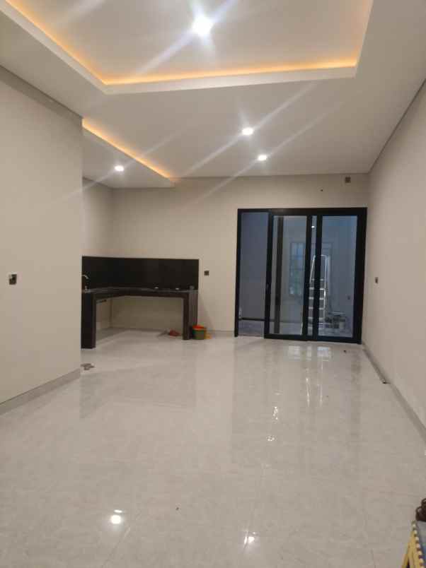 dijual rumah kav dki meruya utara jakbar