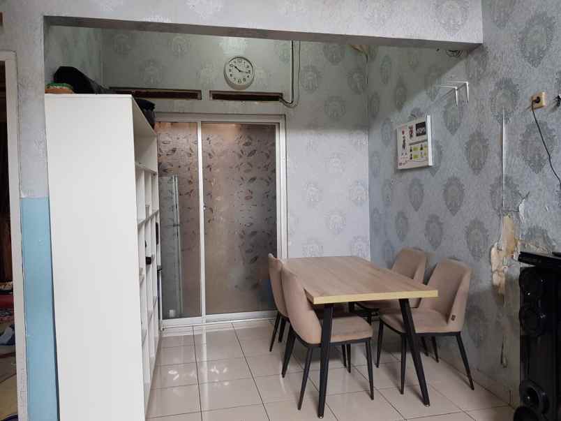 dijual rumah komplek buana soeta