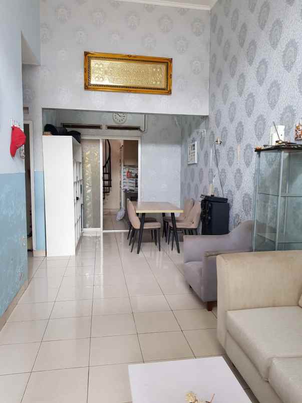 dijual rumah komplek buana soeta