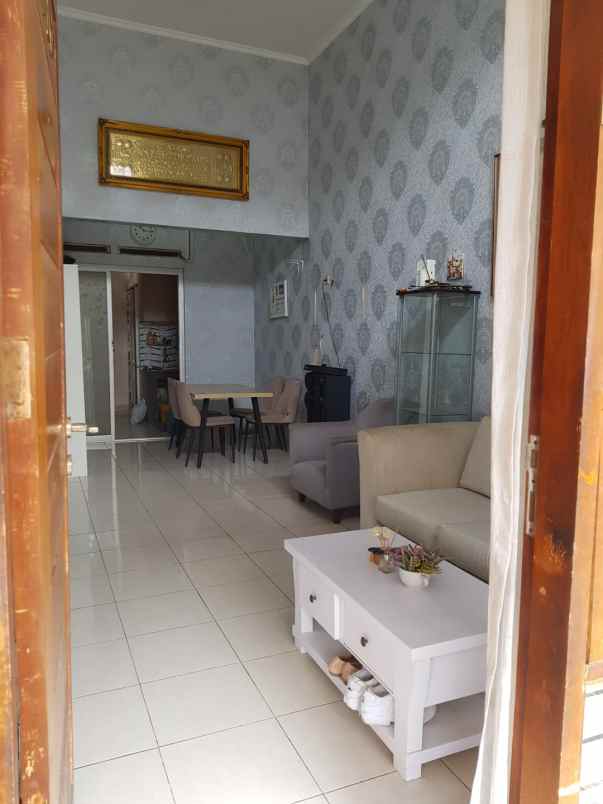 dijual rumah komplek buana soeta