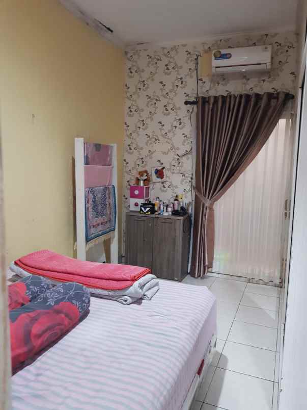 dijual rumah komplek buana soeta