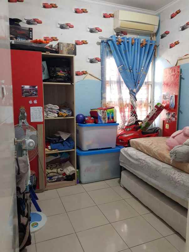 dijual rumah komplek buana soeta
