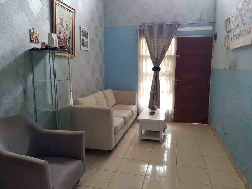 dijual rumah komplek buana soeta