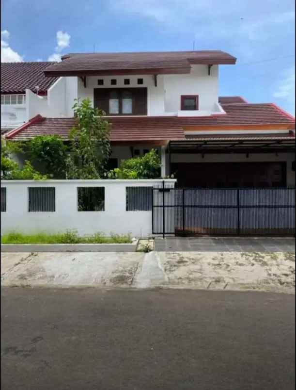 dijual rumah komplek diskum ad cipinang