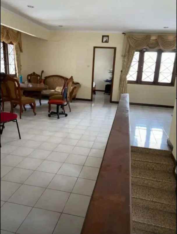 dijual rumah komplek diskum ad cipinang