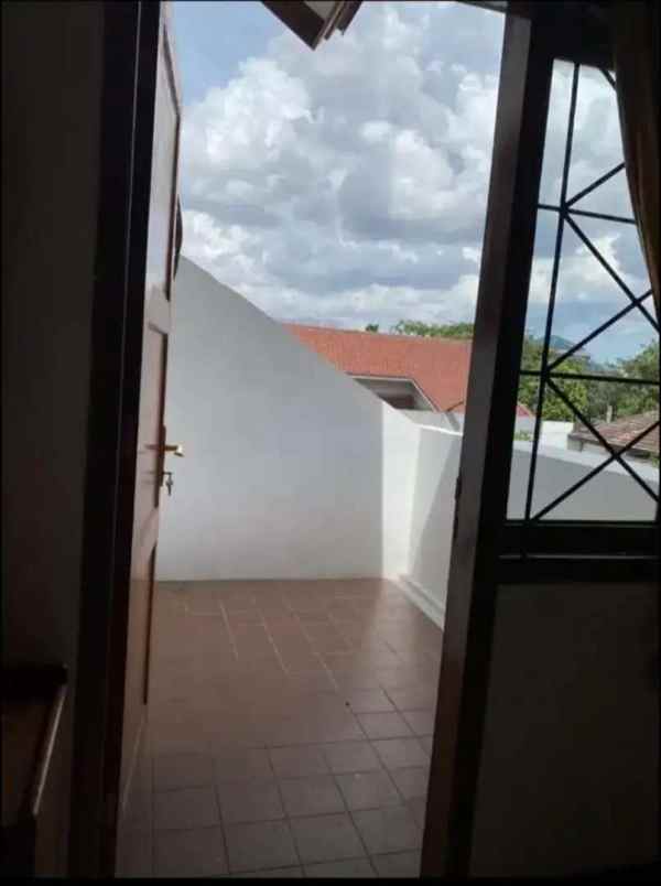 dijual rumah komplek diskum ad cipinang