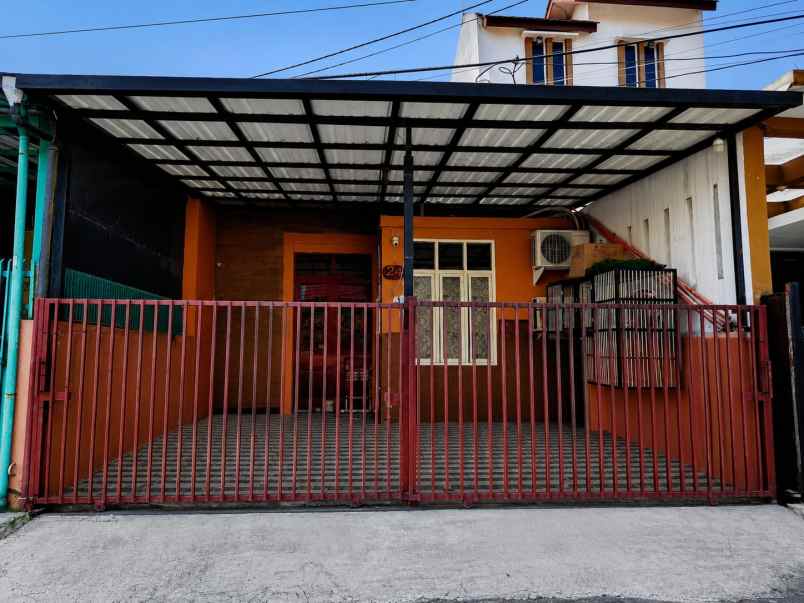 dijual rumah komplek eksklusif setra