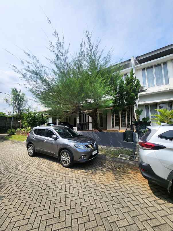 dijual rumah komplek emerald bintaro