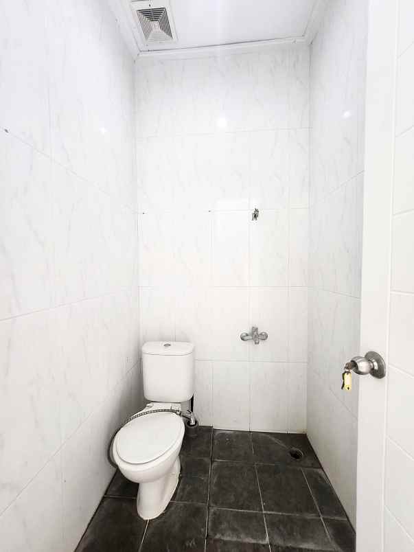 dijual rumah komplek emerald bintaro