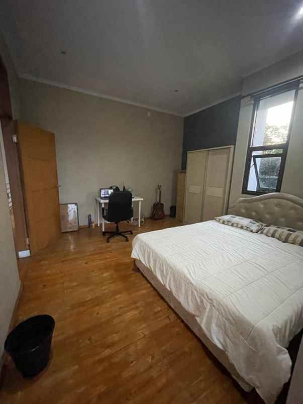 dijual rumah komplek golf barat