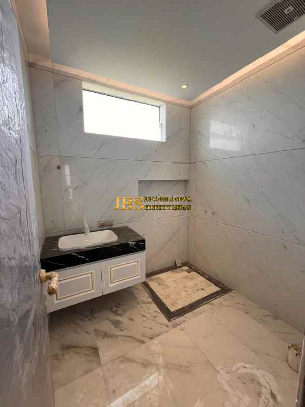 dijual rumah komplek graha metropolitan