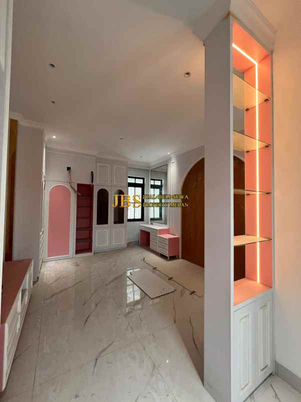 dijual rumah komplek graha metropolitan