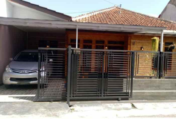 dijual rumah komplek margahayu permai