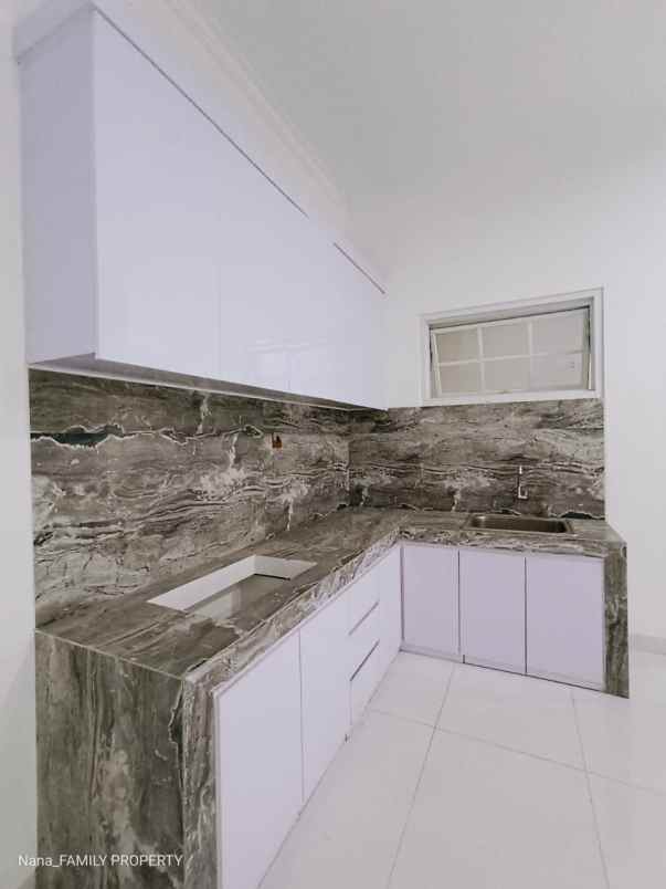 dijual rumah komplek meruya permai