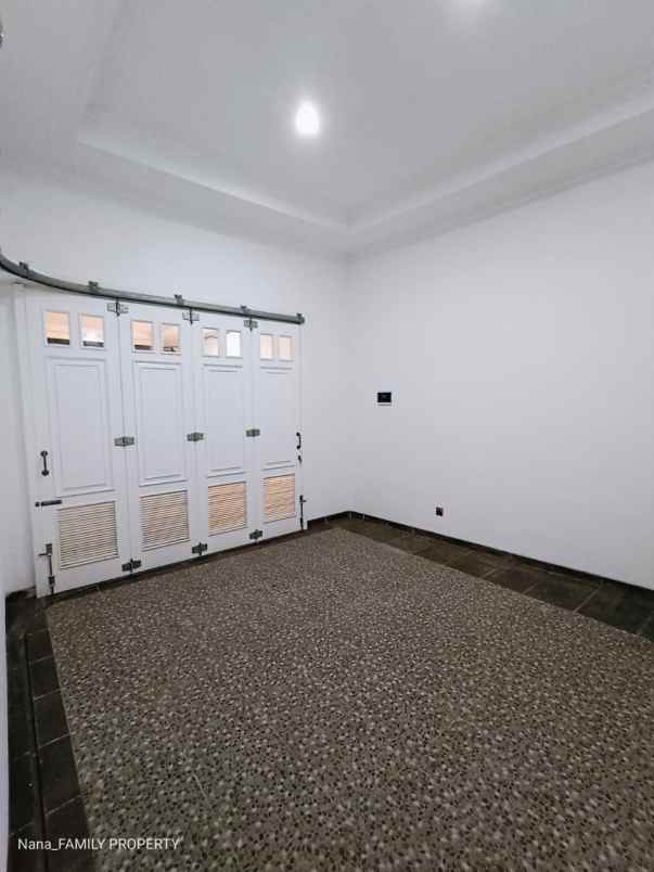 dijual rumah komplek meruya permai