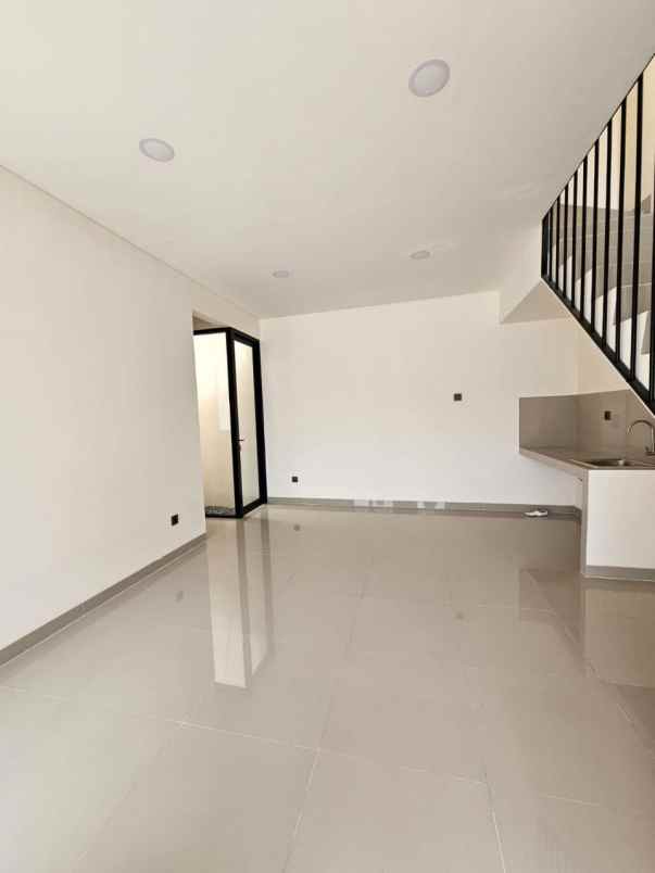 dijual rumah komplek pajak