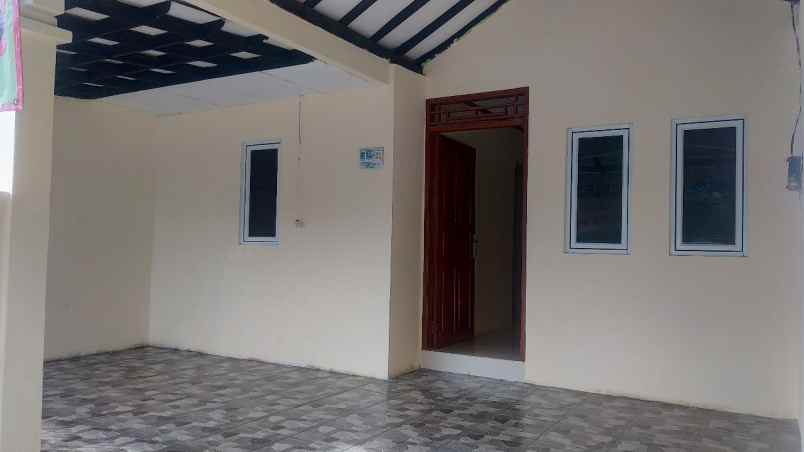 dijual rumah komplek pondok kacang prima