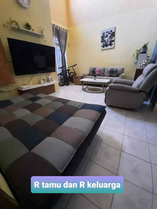 dijual rumah komplek puri cipageran kel