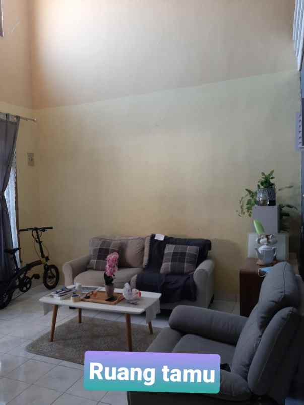 dijual rumah komplek puri cipageran kel