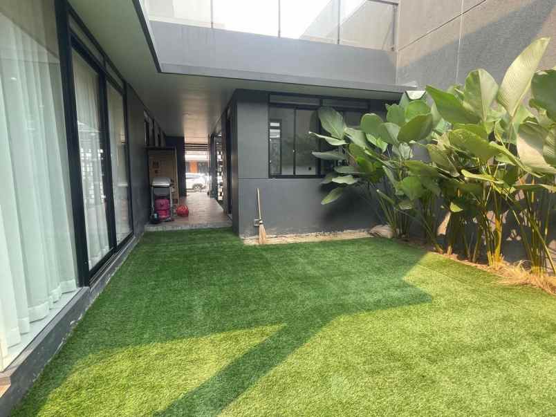 dijual rumah kota baru parahyangan