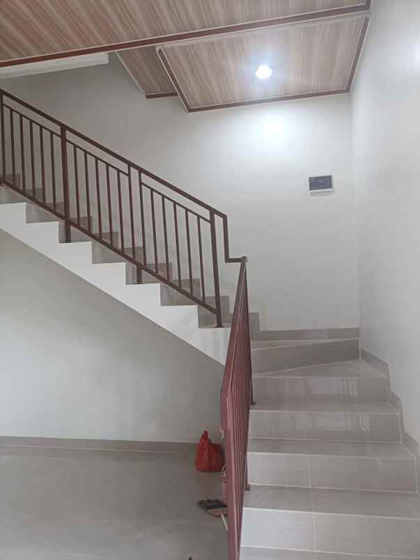 dijual rumah kota harapan indah bekasi