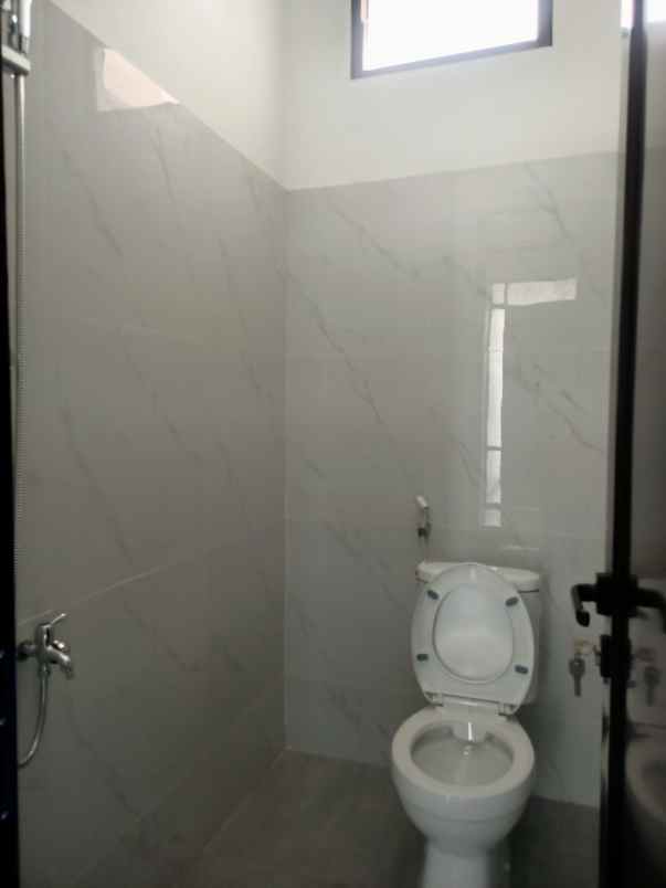 dijual rumah kota harapan indah bekasi