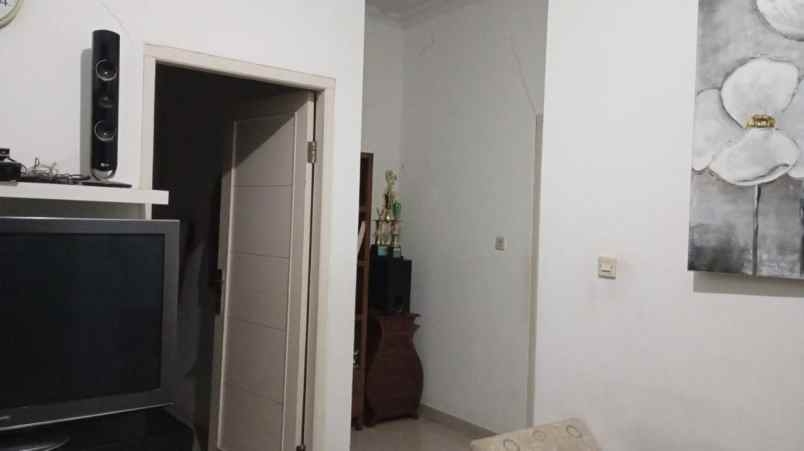 dijual rumah kp tengah condet jaktim