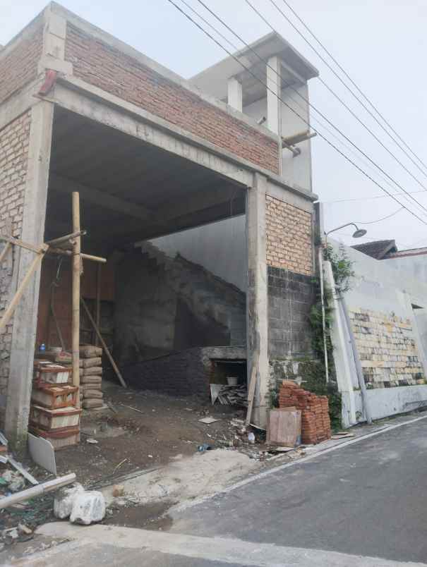 dijual rumah kumudasmoro pamularsih