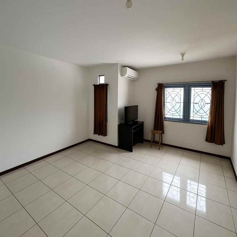 dijual rumah larangan ciledug dekat joglo jakbar