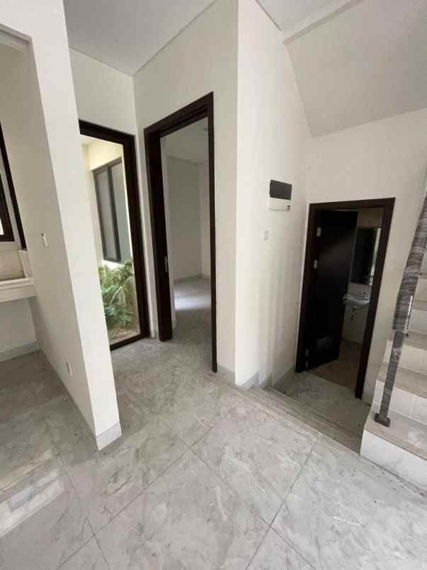 dijual rumah lavon swancity