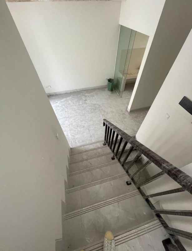 dijual rumah lavon swancity