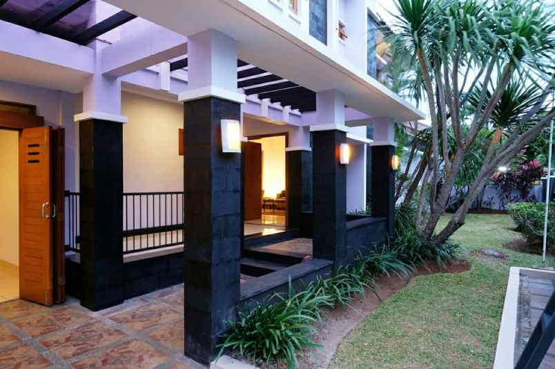 dijual rumah lebak lestari indah