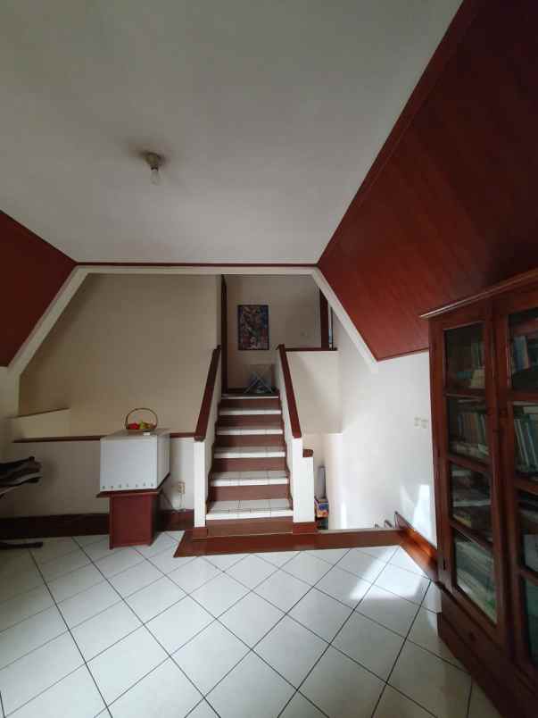 dijual rumah lembah pakar timur