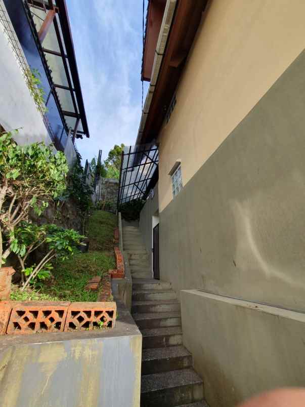 dijual rumah lembah pakar timur