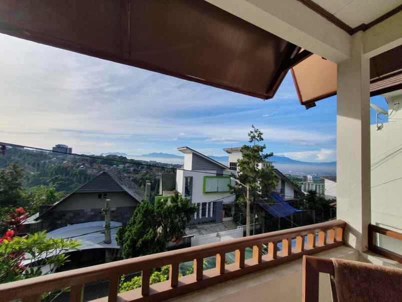 dijual rumah lembah pakar timur