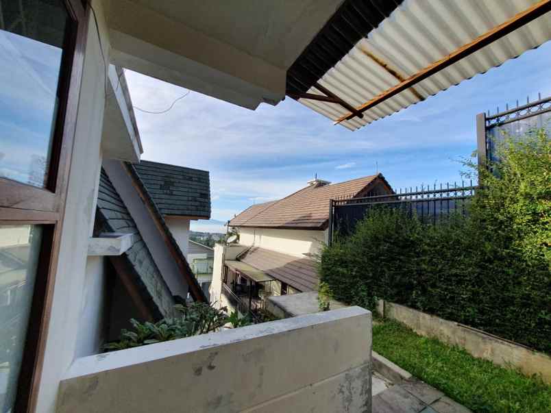 dijual rumah lembah pakar timur