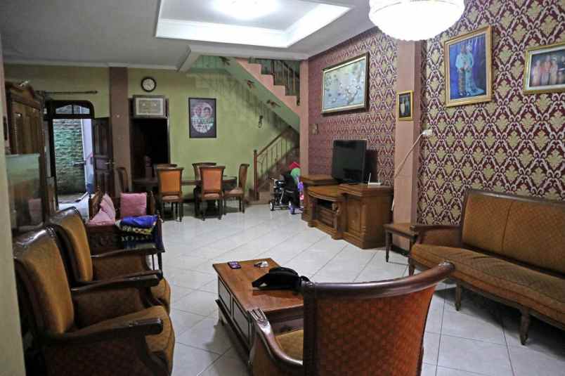 dijual rumah lenteng agung raya