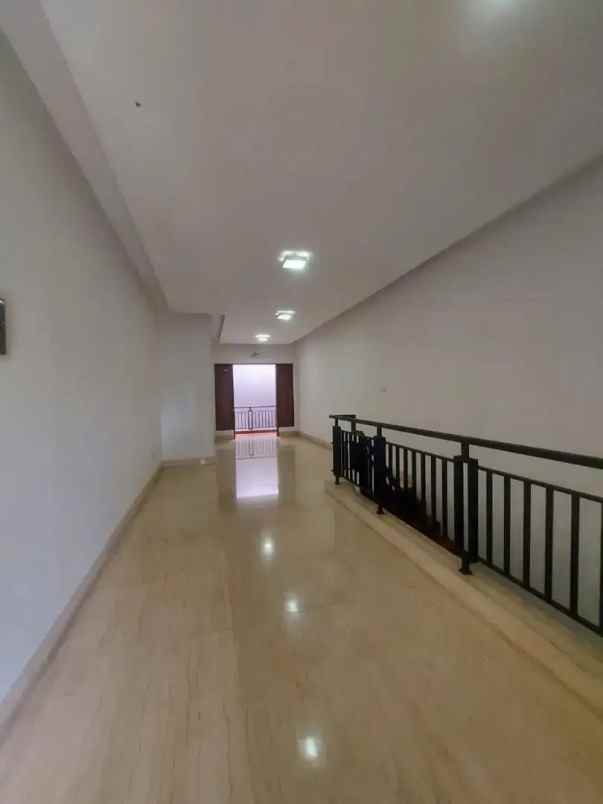 dijual rumah lokasi dekat kantor gojek