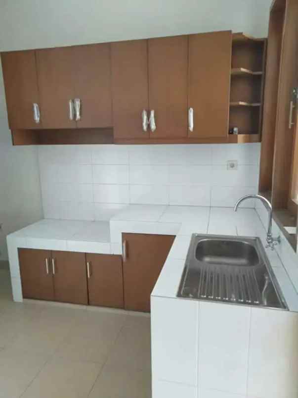 dijual rumah lokasi dekat kantor gojek