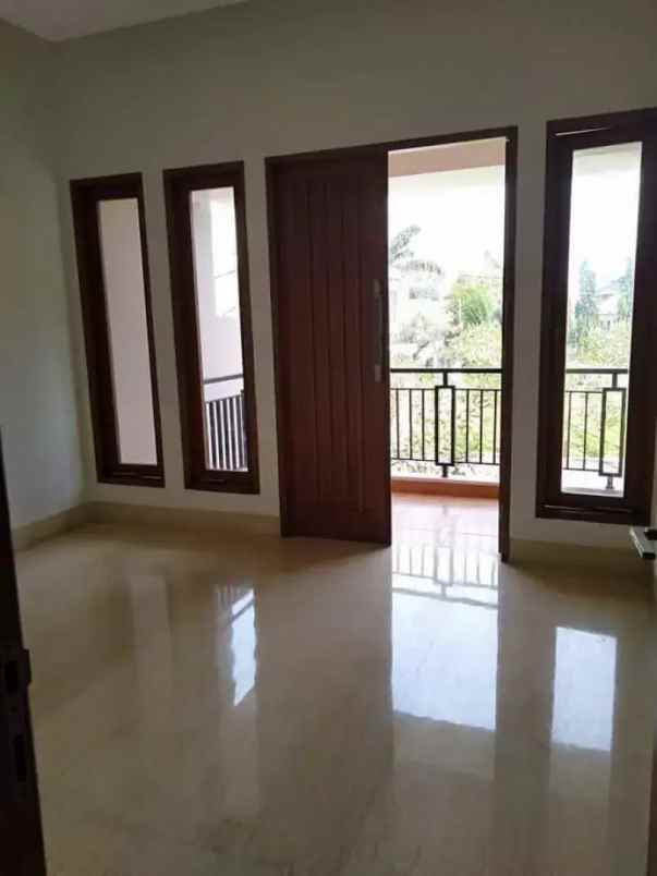 dijual rumah lokasi dekat kantor gojek