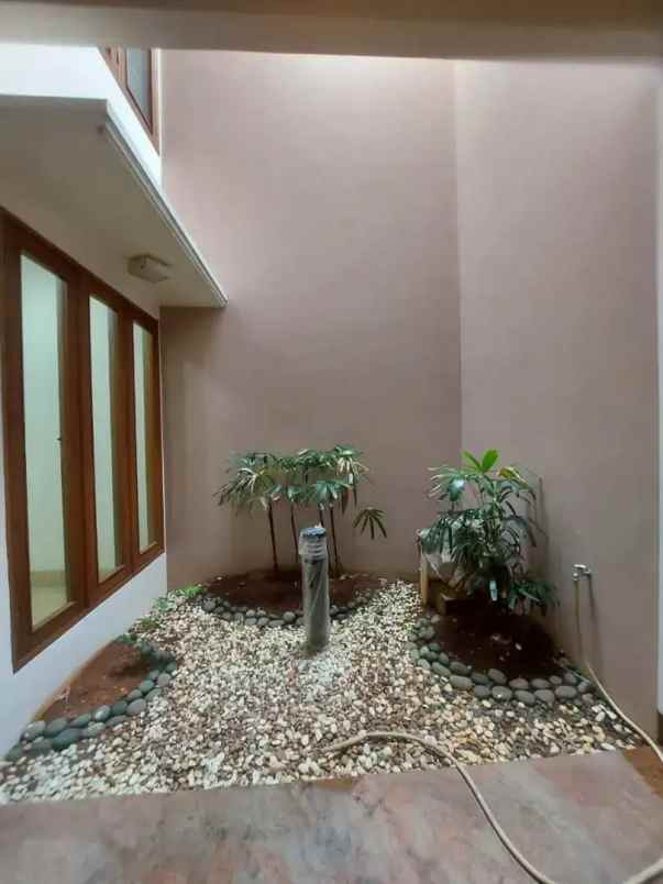 dijual rumah lokasi dekat kantor gojek