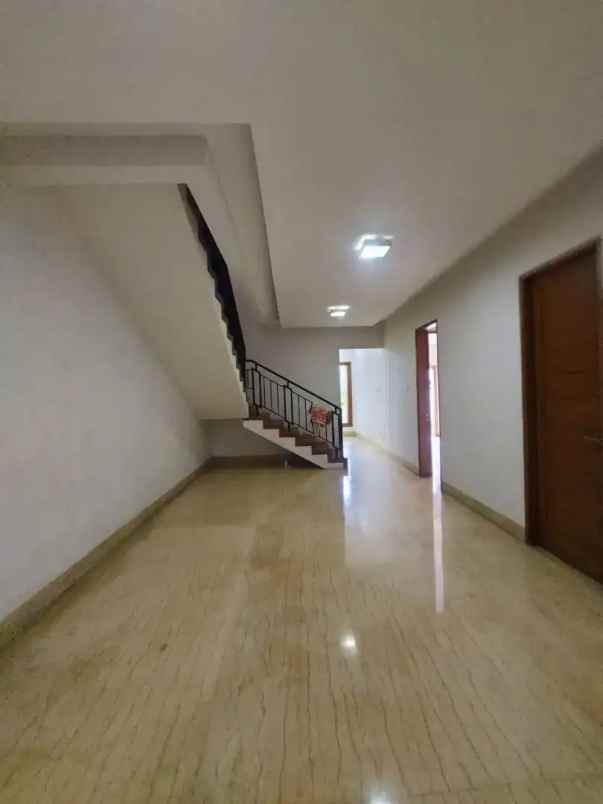 dijual rumah lokasi dekat kantor gojek