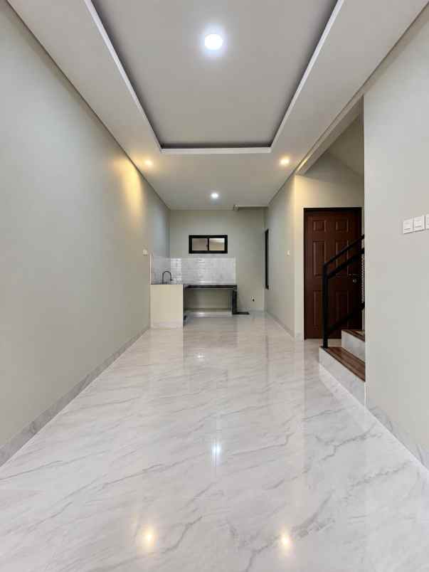 dijual rumah lubang buaya