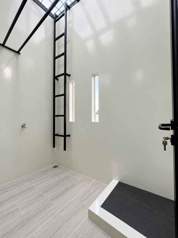 dijual rumah lubang buaya