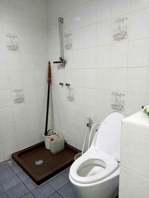 dijual rumah manyar
