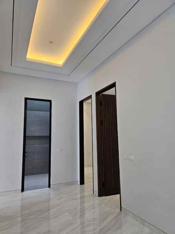 dijual rumah manyar indah