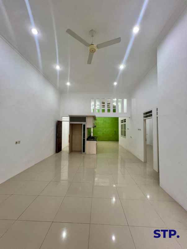 dijual rumah manyar jaya